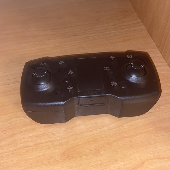 Red candy apple drone with a remote control - Picture 2 of 4